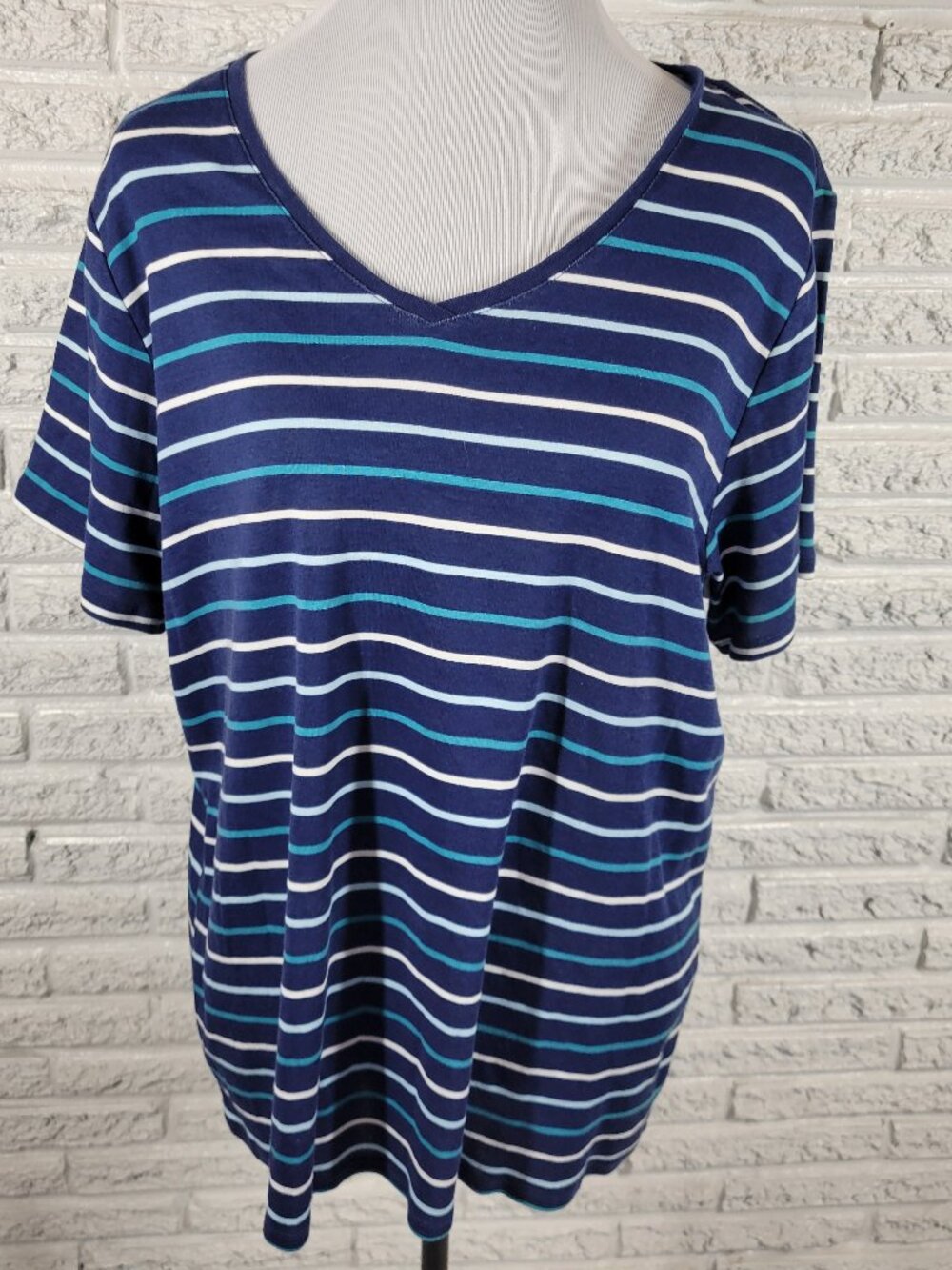 Croft Barrow Womens Tee 1X Blue White Striped Cotton V-Neck Shirt STR65XE
